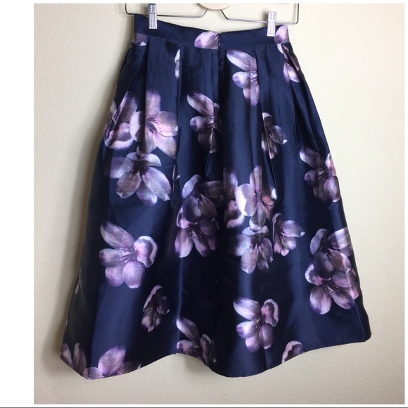 ANGL Floral Skirt Size S - Picture 2 of 7